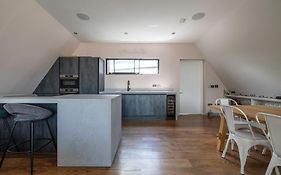 Penthouse Of Old Piano Factory In Kentish Town - Homestay